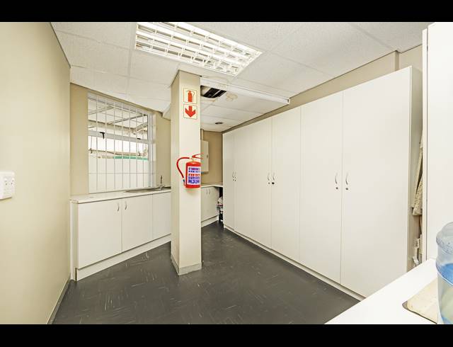 171M² OFFICE TO LET IN TYGER WATERFRONT